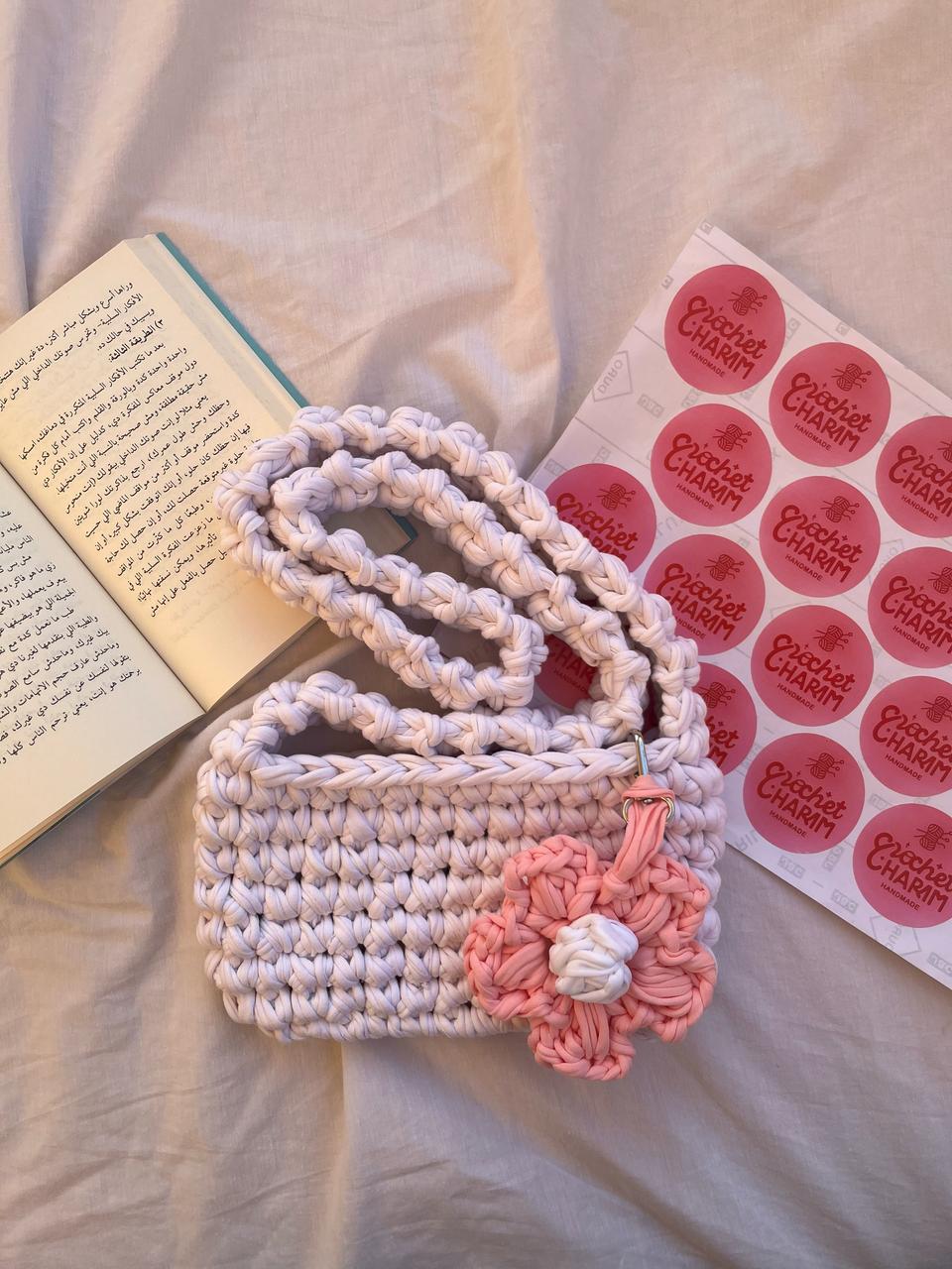 Basic bag with flower