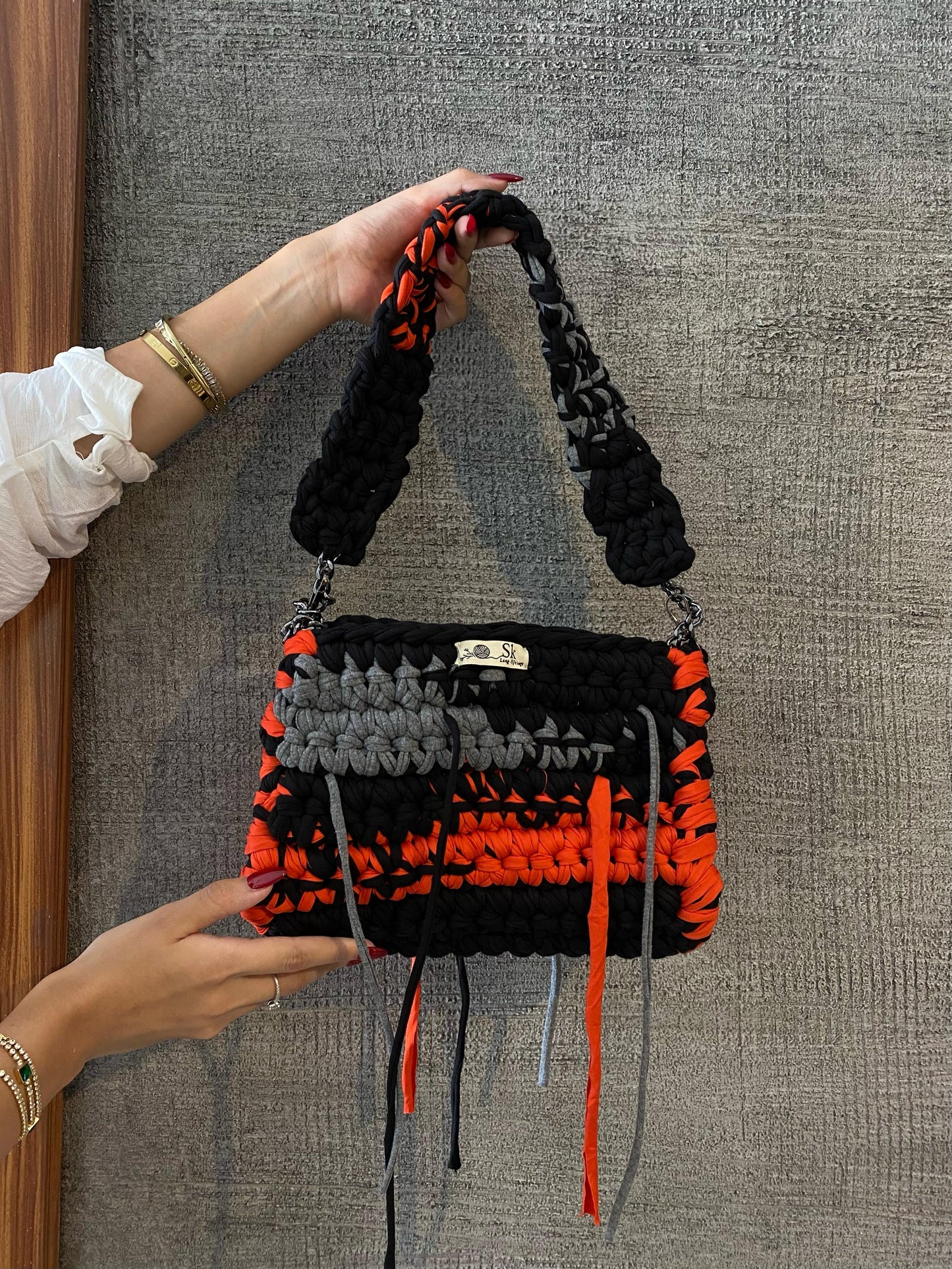 A achunky shoulder and crossy bag